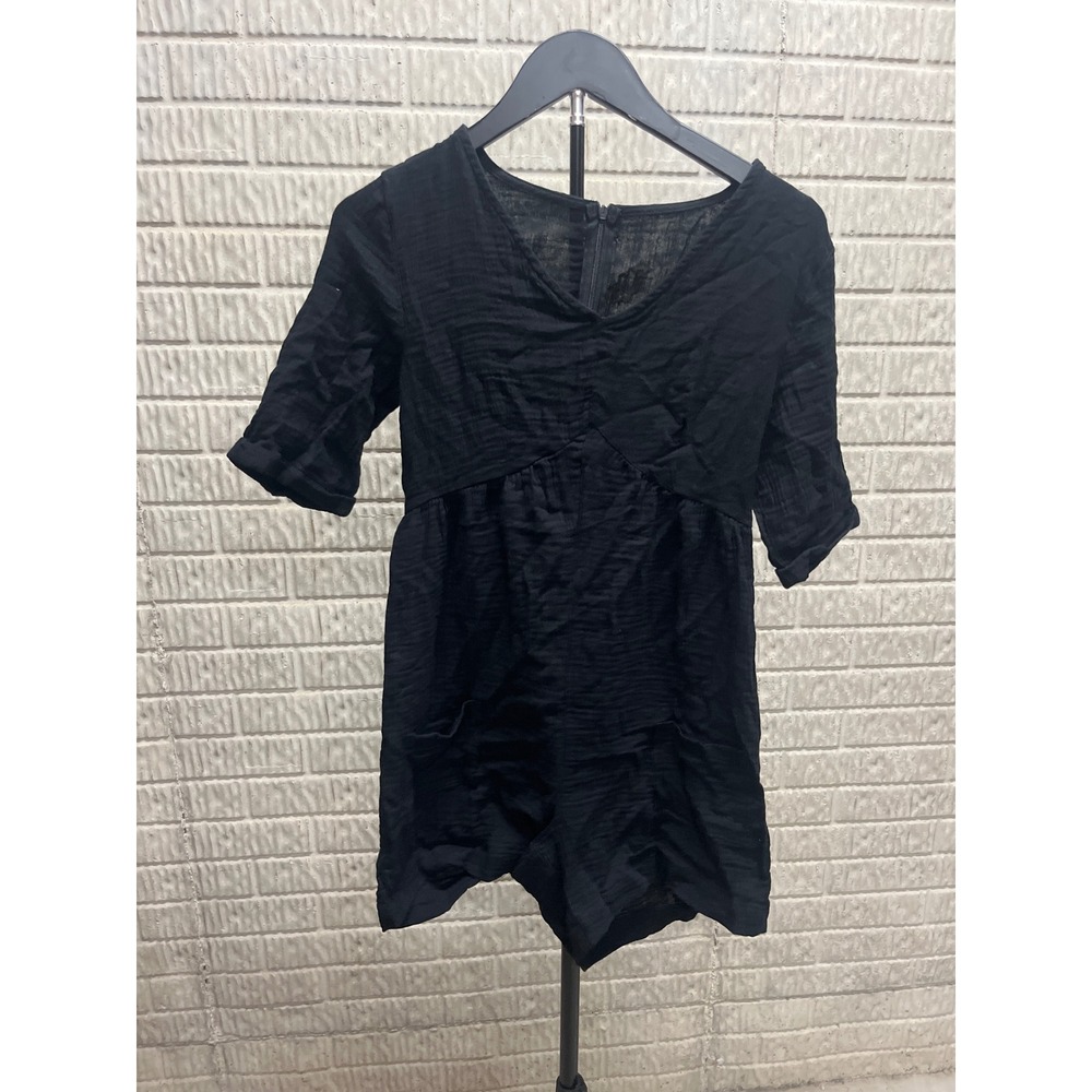 Cupshe Black Textured Gauze V-Neck Short Sleeve‎ Romper with Pockets XS NEW